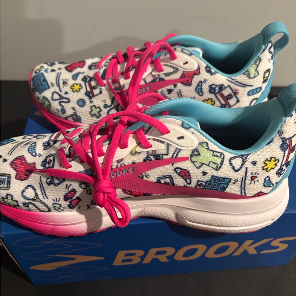 Brooks Trace 4 Women’s Sneakers— limited edition, healthcare print